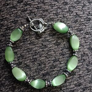 Elegant Green Cat Eye Bracelet